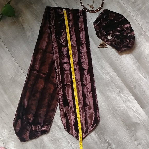 Vintage velvet hat and scarf set - Picture 9 of 11